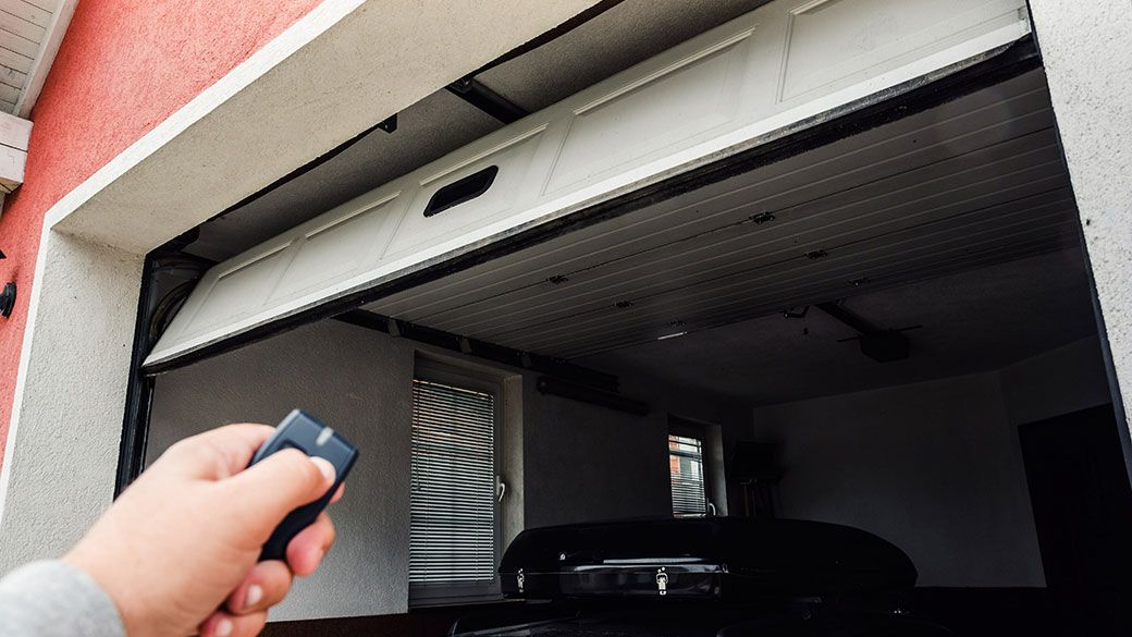 Easily open and close your roller garage door